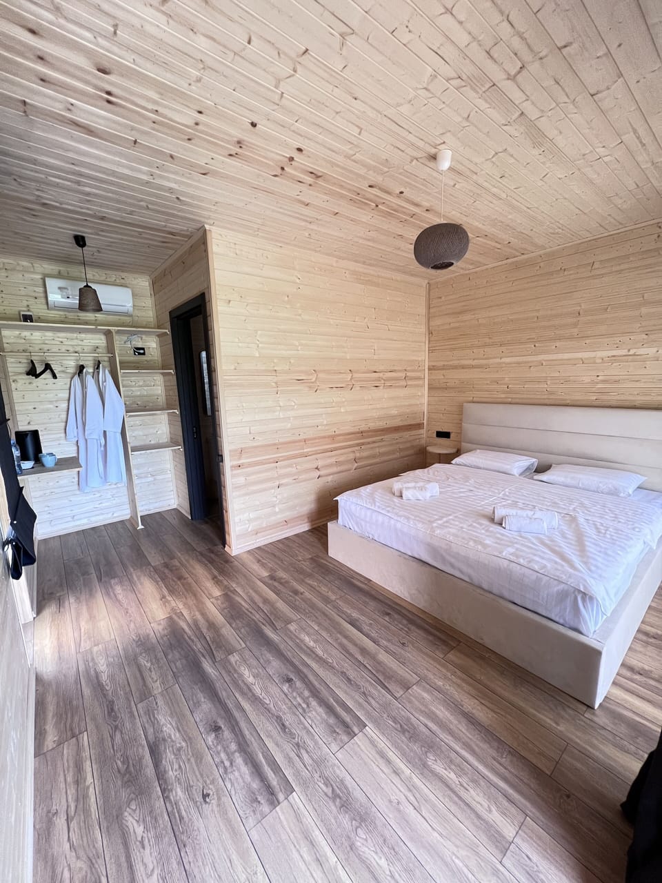 1 bedroom, hypo-allergenic bedding, desk, free WiFi