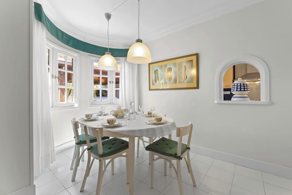 Comedor junto a la Cocina en Evergreen Lanzarote en Coste Teguise 