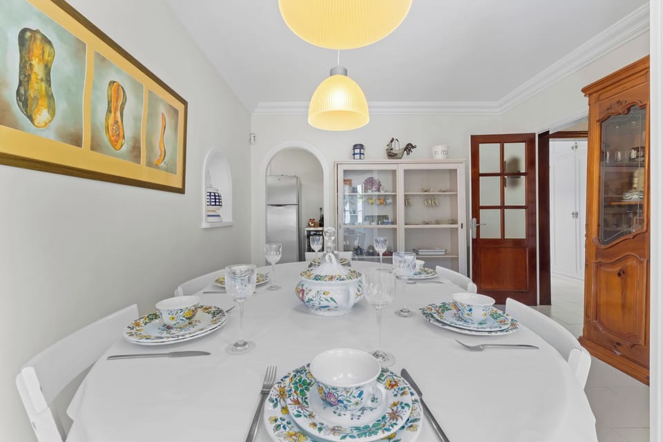 Comedor junto a la cocina en Evergreen Costa Teguise