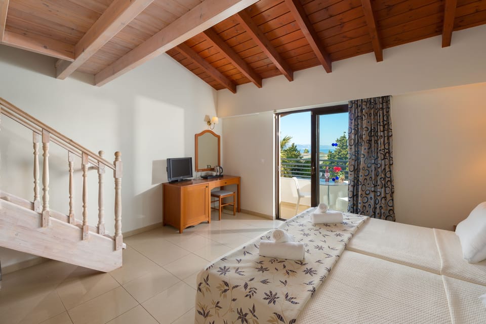 Double or Twin Room | Desk, soundproofing, free WiFi, bed sheets