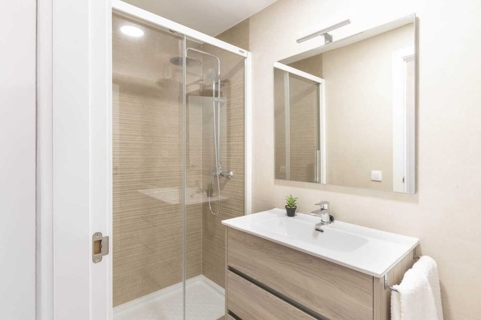 Panoramic Apartment, Balcony, Mountain View | Bathroom | Shower, rainfall showerhead, hair dryer, towels
