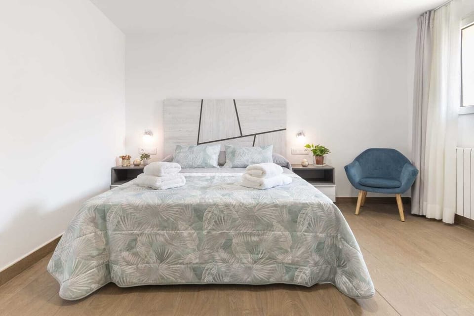1 bedroom, premium bedding, down comforters, memory foam beds