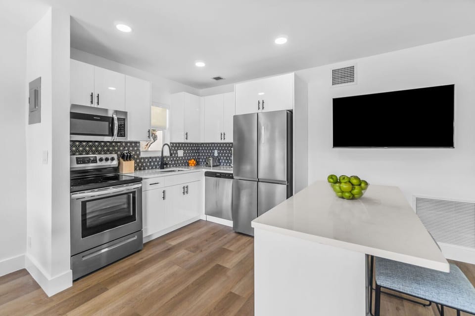 Fully stocked kitchen with all the pots/ pans you will need