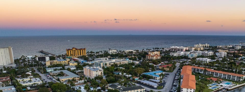 Less than 1/4 mile to the beach, cafes, bars and restaurants are less than a 2 minute walk