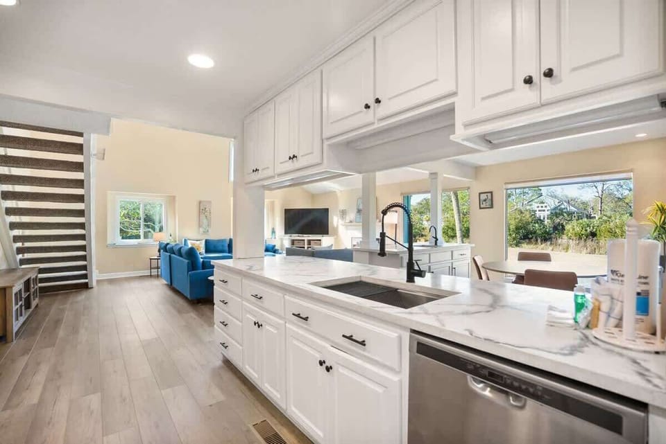 Open concept kitchen area with seating