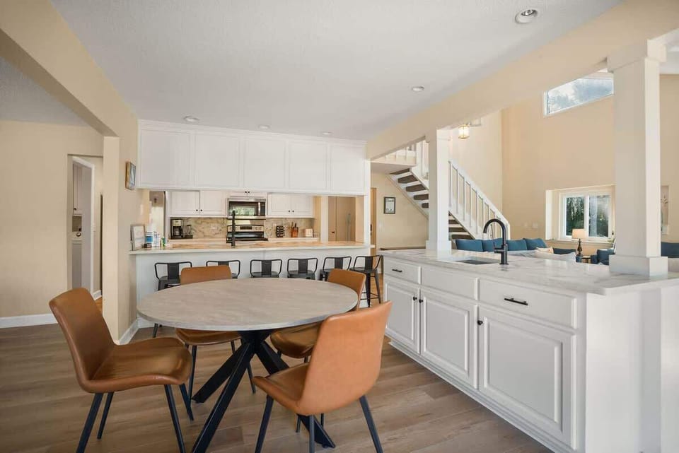 Open concept kitchen area with seating