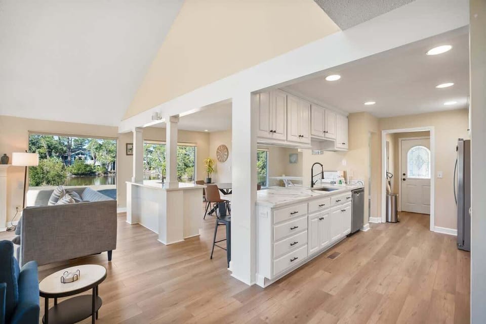 Open concept kitchen area with seating