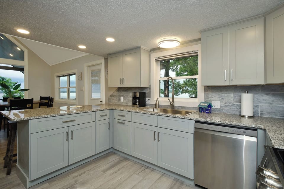 Kitchen with Breakfast Bar