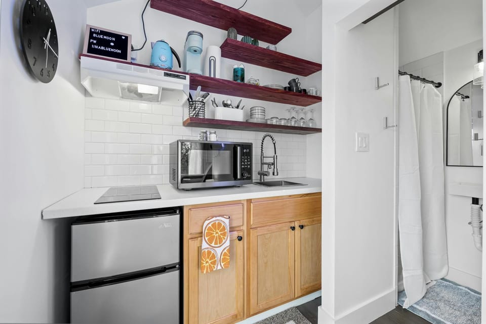 Kitchenette for light cooking
