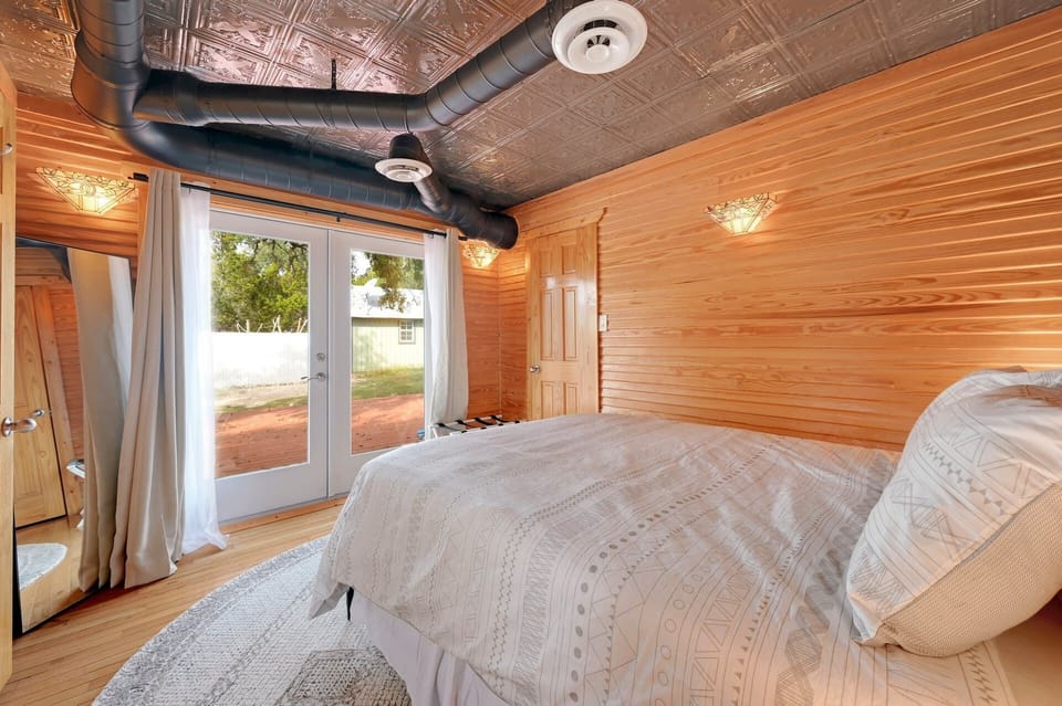 Twilight Ranch - Primary ensuite with French doors to the back deck