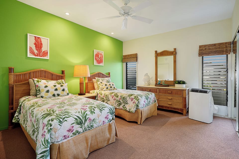 GUEST BEDROOM - PORTABLE AC/GARDEN VIEW/SHARED BATH