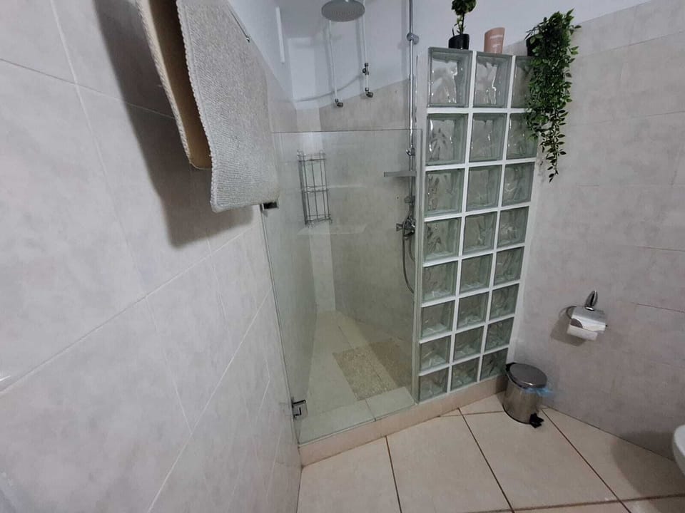 Sunny Studio Apartment in Athens