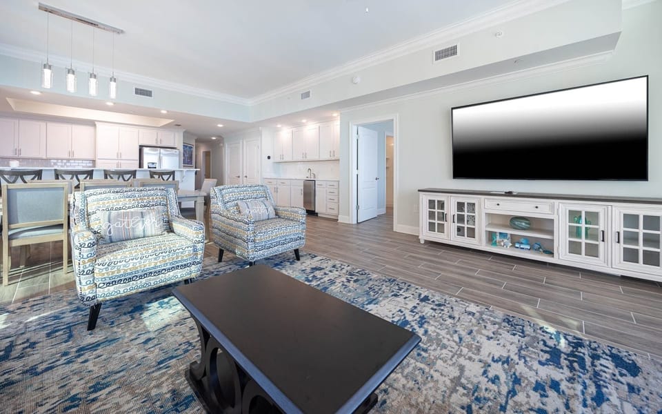 Condo, 4 Bedrooms | Living area