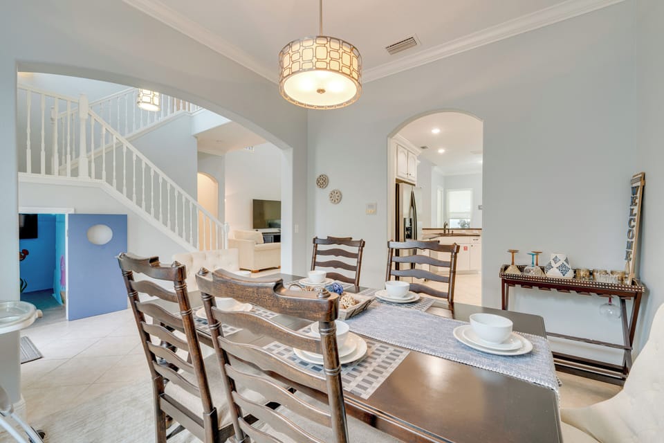 House (5 Bedrooms) | Interior