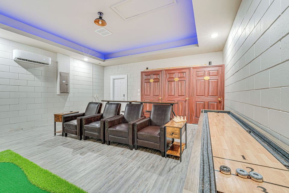 House (5 Bedrooms) | Interior