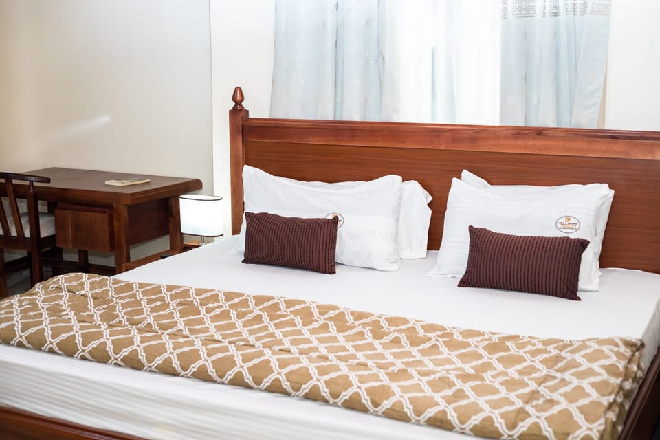 Executive Suite | Iron/ironing board (on request), WiFi (free)