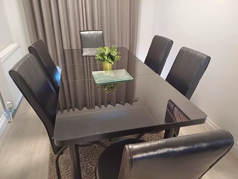 House | In-room dining