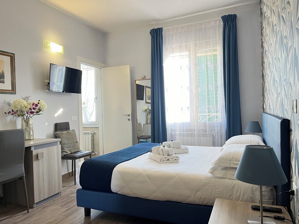 In-room safe, desk, blackout drapes, soundproofing