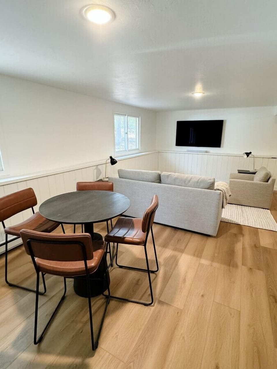 Downstairs Family Room/4th Bedroom (2x Queens)
