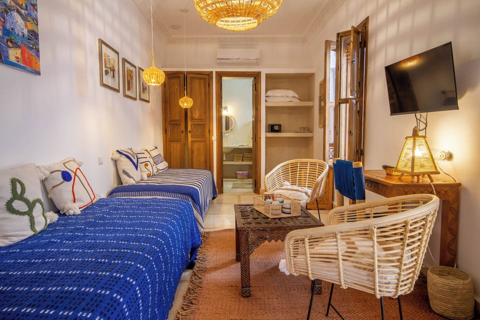 Junior Suite | Premium bedding, in-room safe, individually decorated, desk