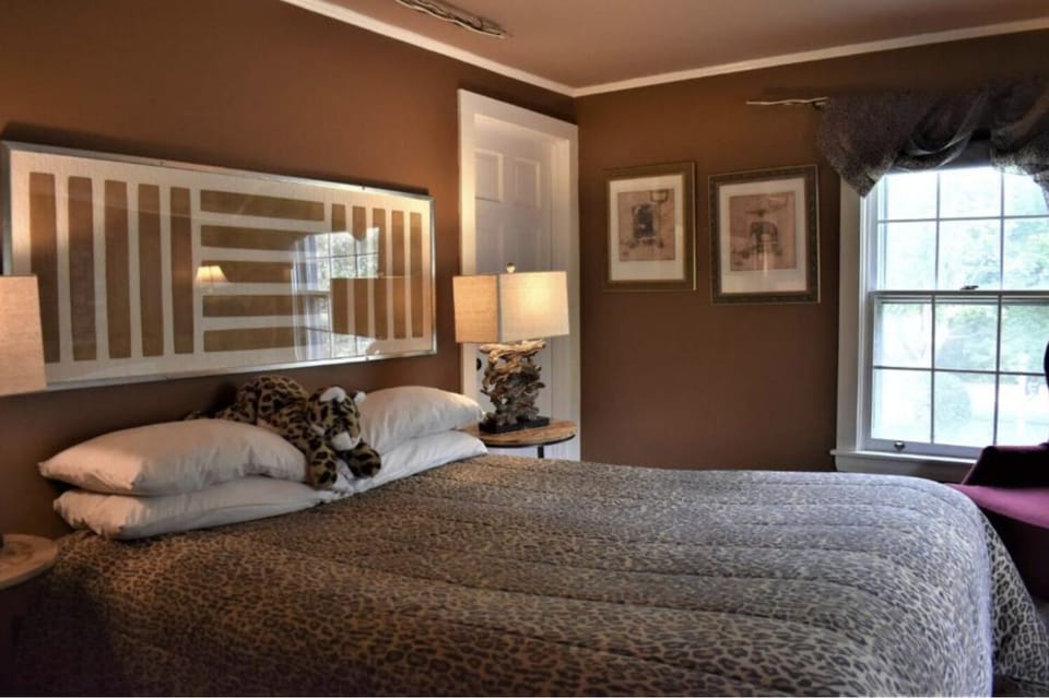 Comfort Room | Premium bedding, pillowtop beds, individually decorated