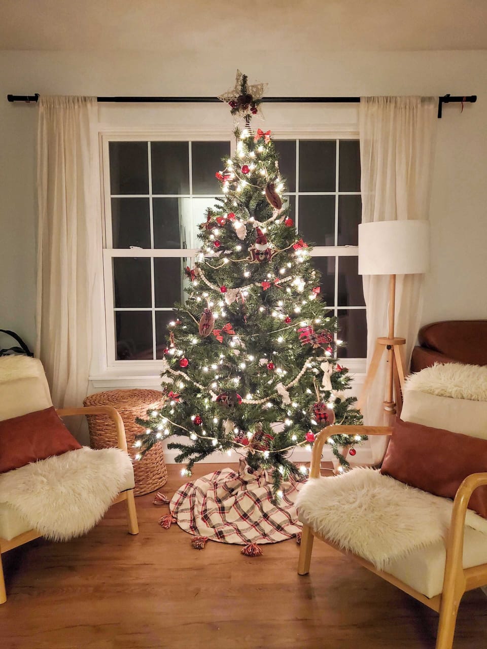 Experience the magic of the season! The house is fully decorated for Christmas to make your stay extra cozy and joyful