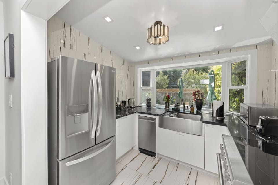 The kitchen cabinets feature push-to-open/close functionality!
