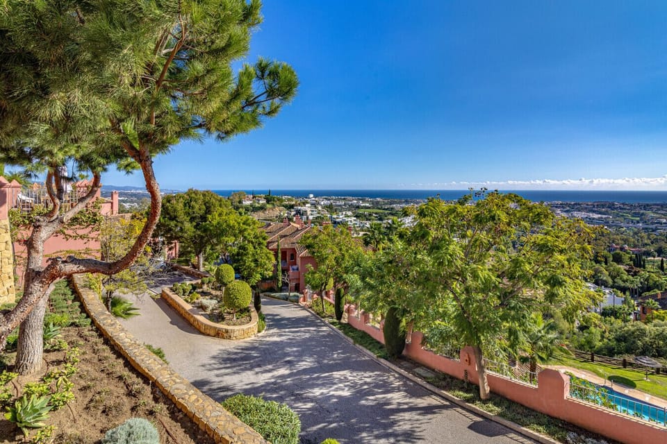 Panoramic Golf Valley and sea views