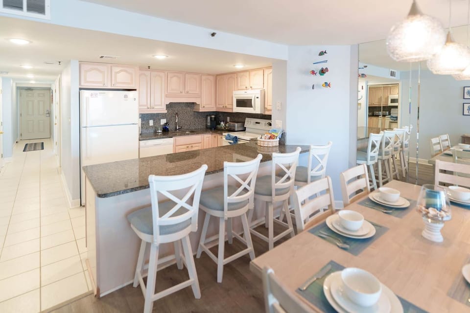 Counter bar and kitchen