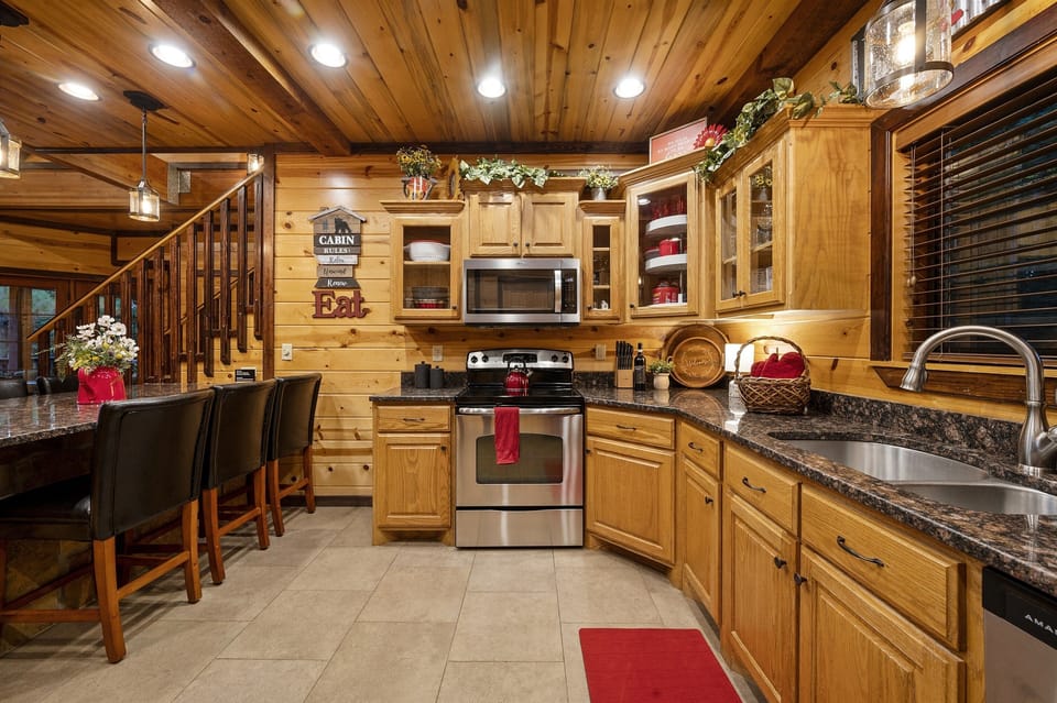 This fully equipped kitchen offers plenty of counter space and modern appliances, letting you craft delicious meals while soaking in the woodsy charm of Panorama Cabin.