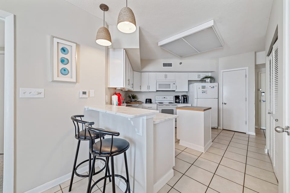Breakfast bar and kitchen