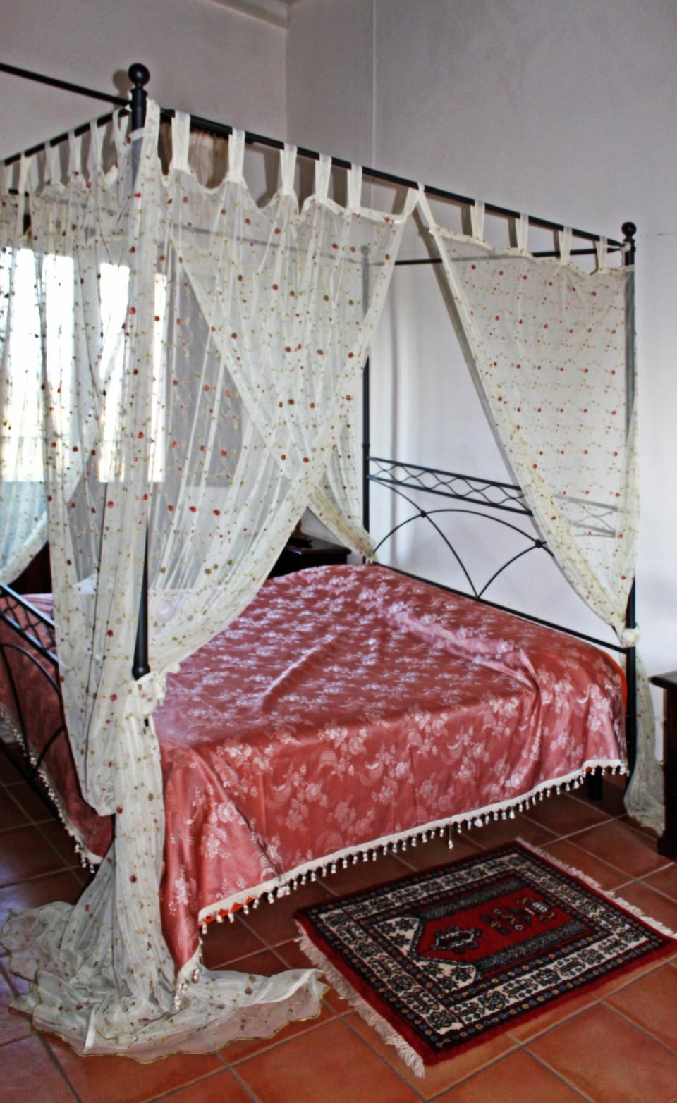 Double Room | In-room safe, desk, bed sheets