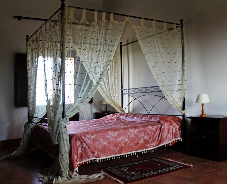 Double Room | In-room safe, desk, bed sheets