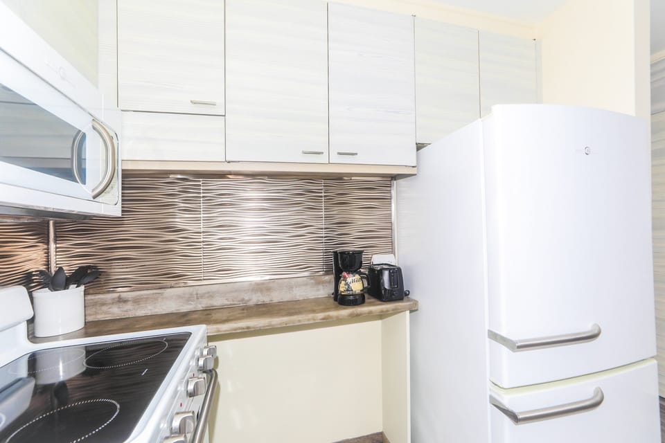 Full kitchen, just like home