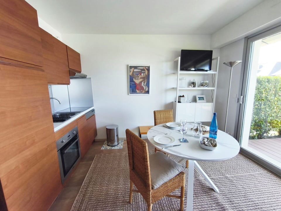 Furniture, Flooring, Wood, Floor, Interior Design, Chair, Table, Apartment, Wood Flooring, Kitchen & Dining Room Table