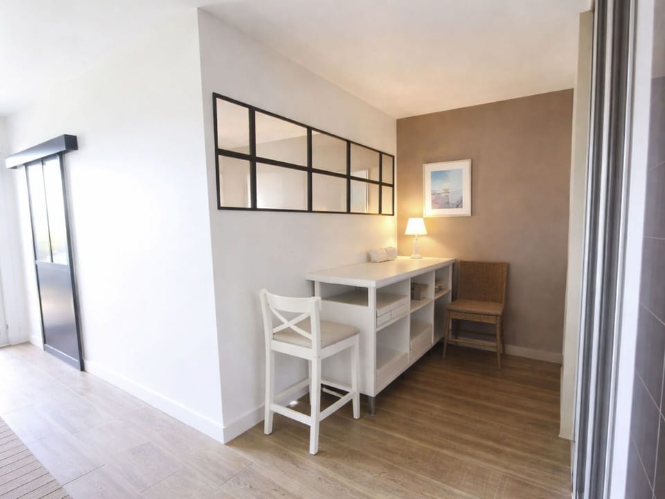 Furniture, Interior Design, Flooring, Floor, Wood, Ceiling, Room, Lighting, Apartment, Home