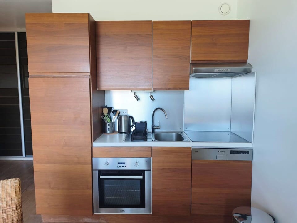 Kitchen Appliance, Kitchen, Cabinetry, Major Appliance, Countertop, Wood, Flooring, Home Appliance, Interior Design, Furniture