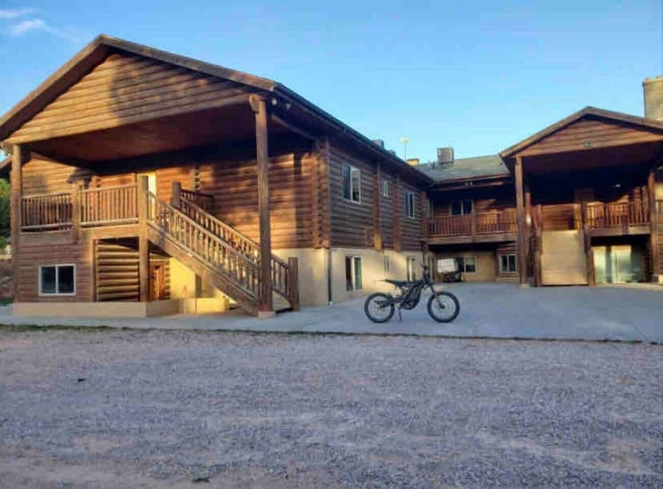 Hunters Lodge