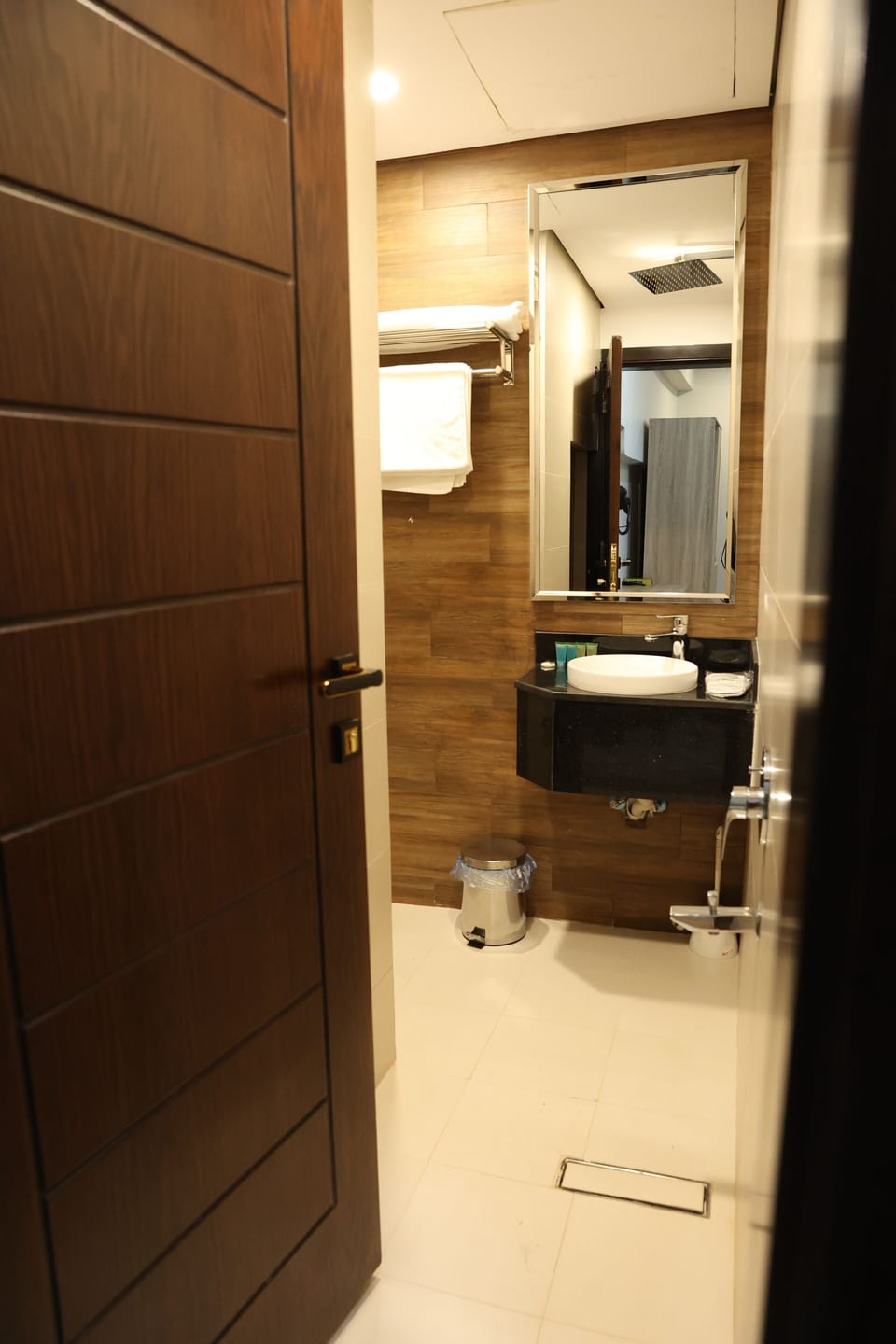 Superior Triple Room | Iron/ironing board, WiFi (free), bed sheets