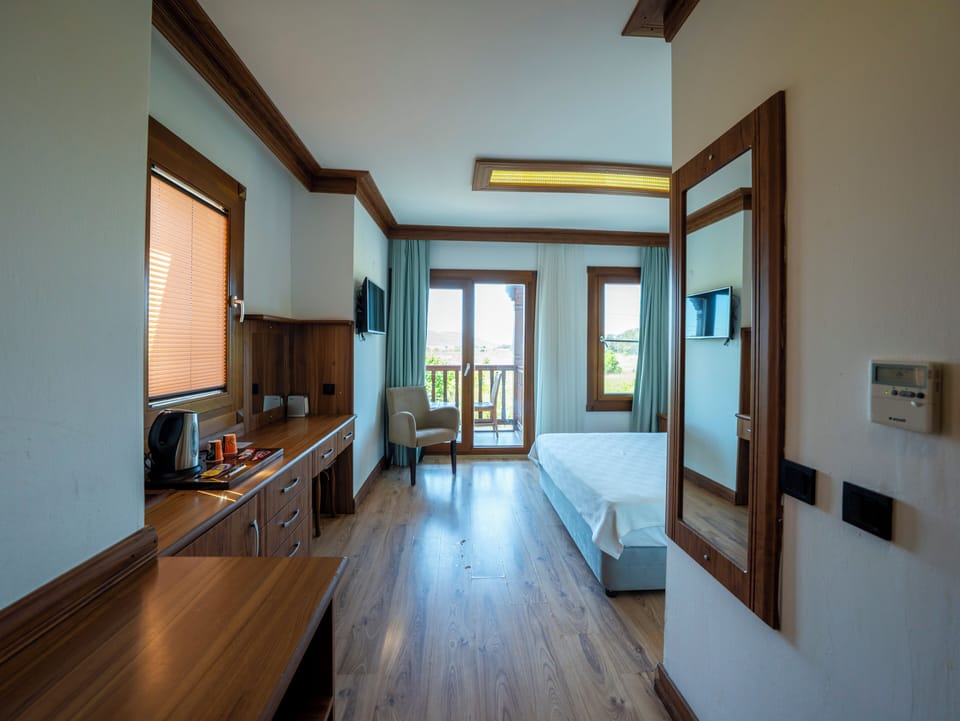Standard Room, Mountain View | Free minibar items, in-room safe, soundproofing, free cribs/infant beds