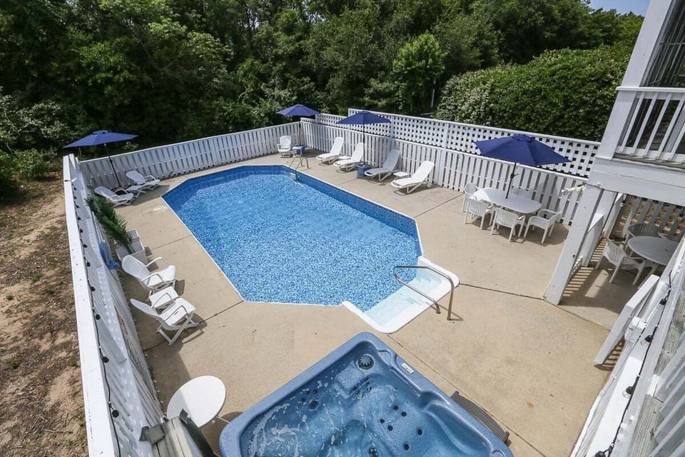 Private Pool 2024