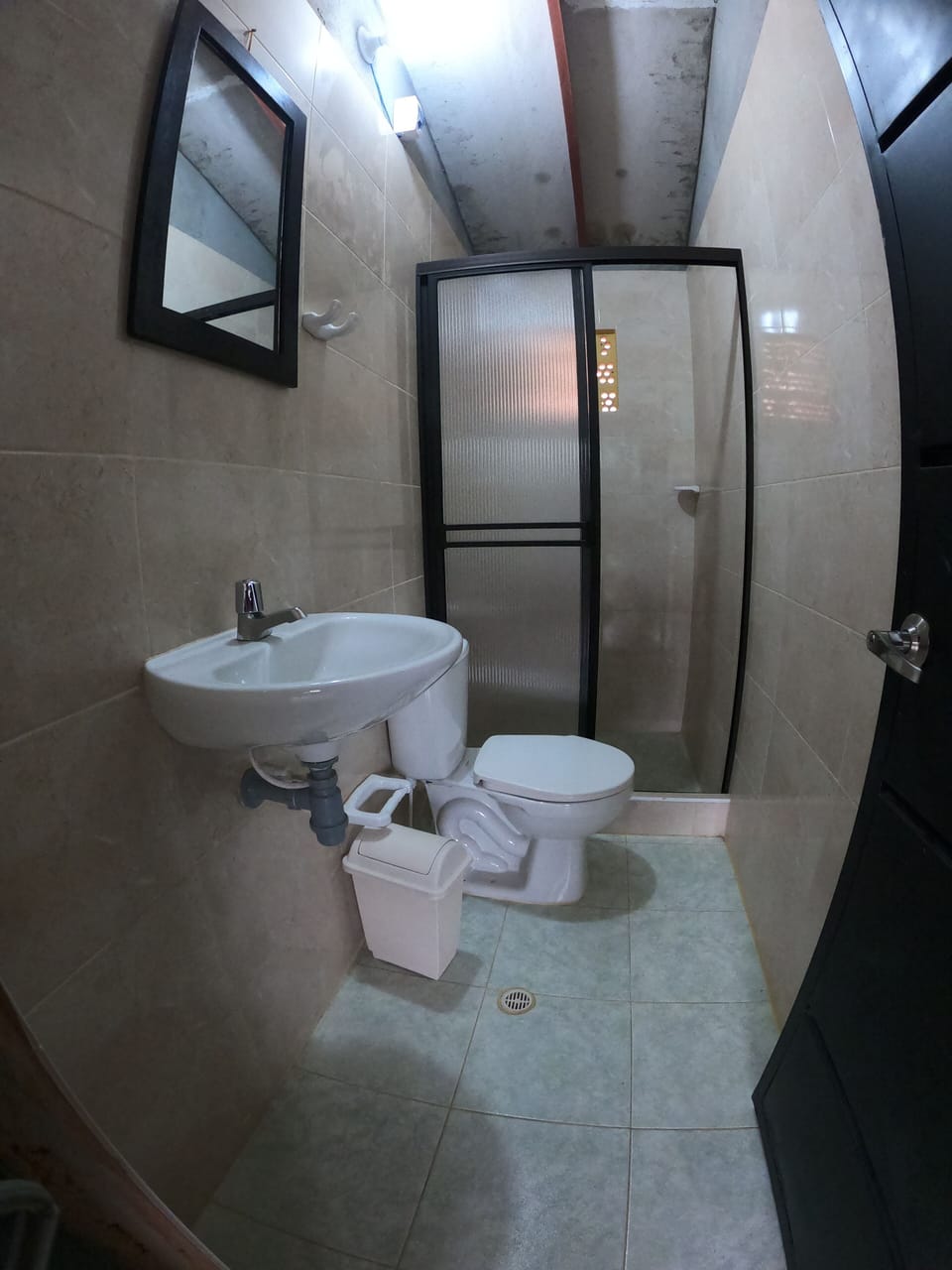 Basic Cottage | Bathroom
