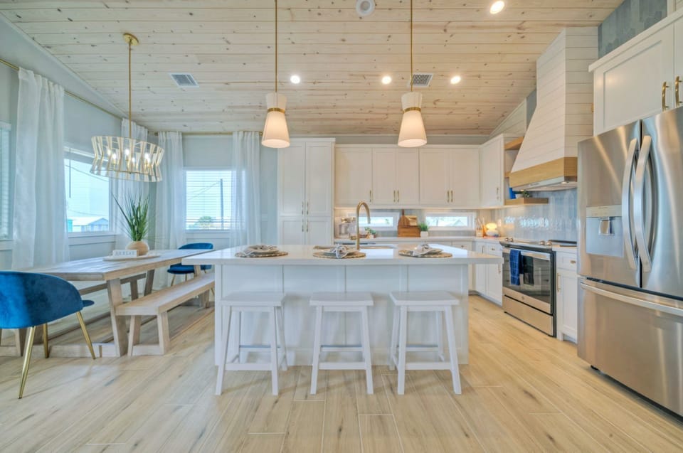 Kitchen ready for cooking and entertaining.