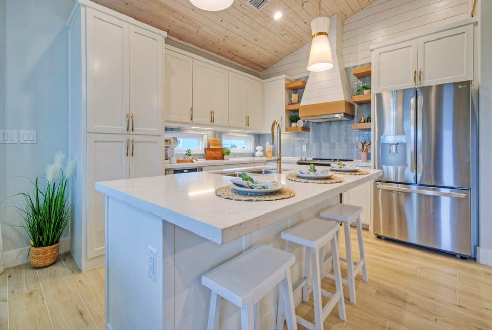 Kitchen ready for cooking and entertaining.