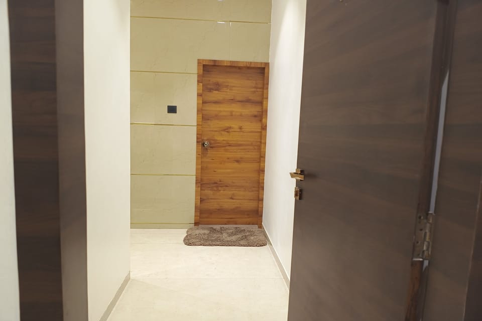Executive Room | Desk, free WiFi, bed sheets