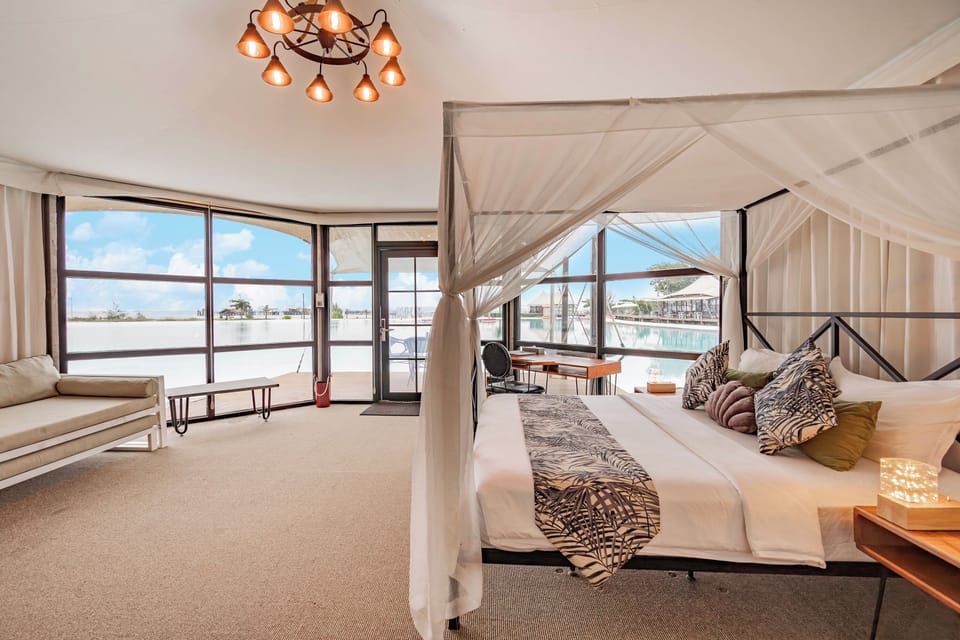 Lagoon Villa | In-room safe, desk, WiFi (free), bed sheets