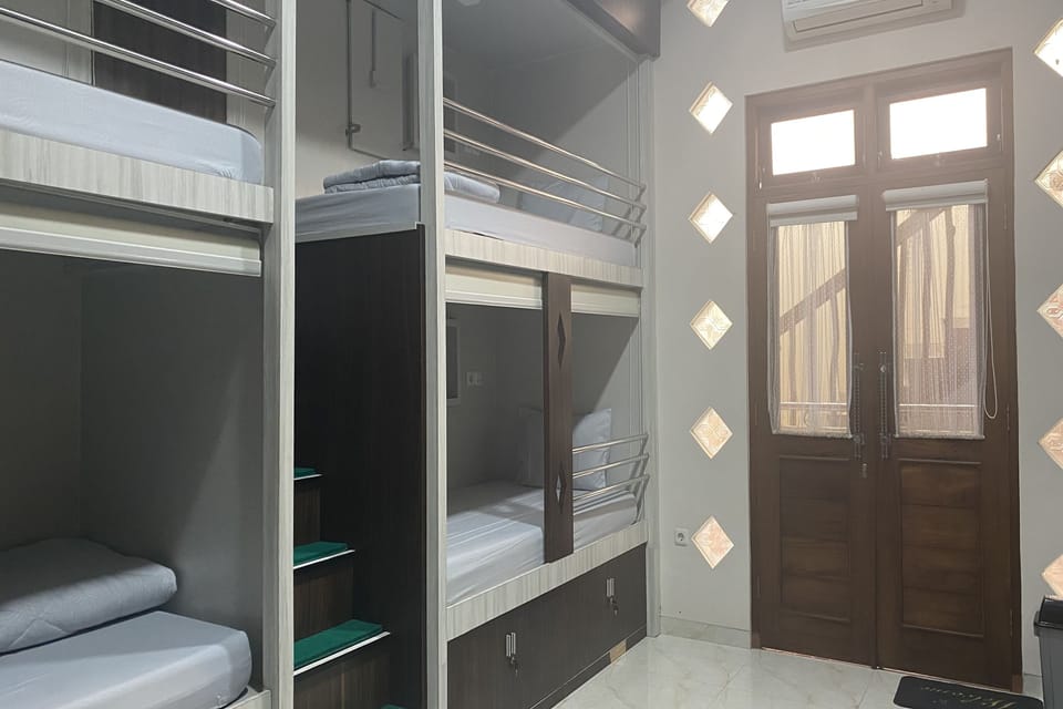 Shared Dormitory | Desk, free WiFi, bed sheets