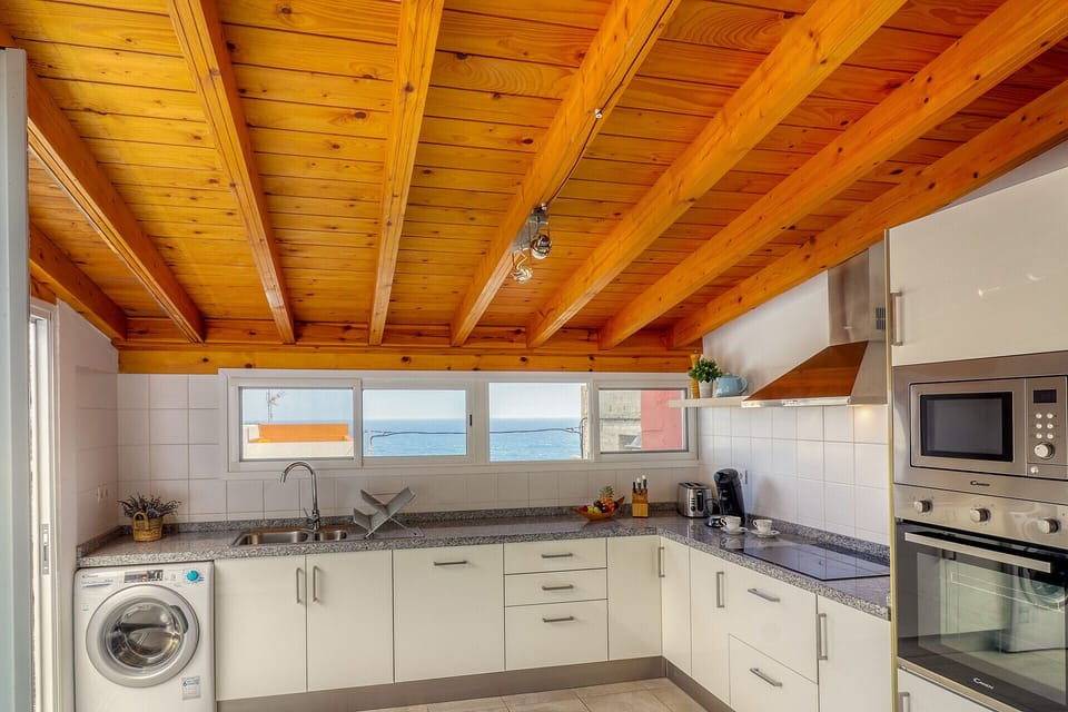 Fully equipped kitchen w/ocean view