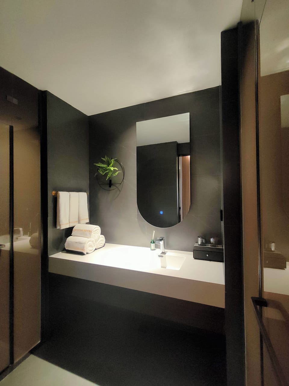 Signature Quadruple Room, Courtyard View | Bathroom | Shower, rainfall showerhead, free toiletries, hair dryer