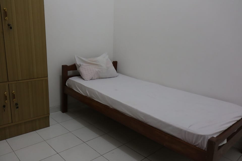 Basic Single Room | Free WiFi, bed sheets